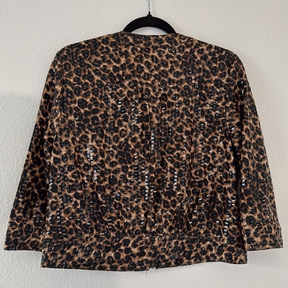 Rudy Rd Women's Shiny Textured Cheetah Print Zip Front Crop Bomber Jacke… - Picture 3 of 5